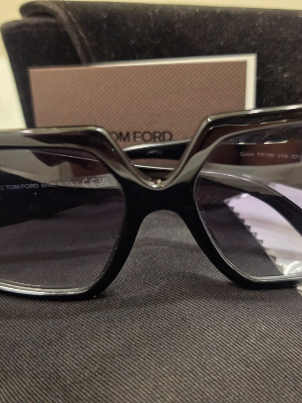 Tom Ford Quinn 57mm Oversized Square Sunglasses Black Gold - Picture 5 of 9